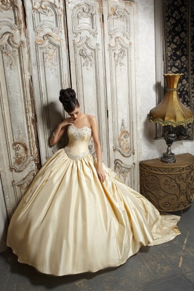 Hollywood Dreams Mercedes Wedding Dress Was 2860 Now 1200 Colour Gold